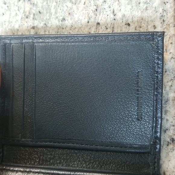 NEW Men's Black APT. 9 Tri-fold Wallet - Picture 4 of 7